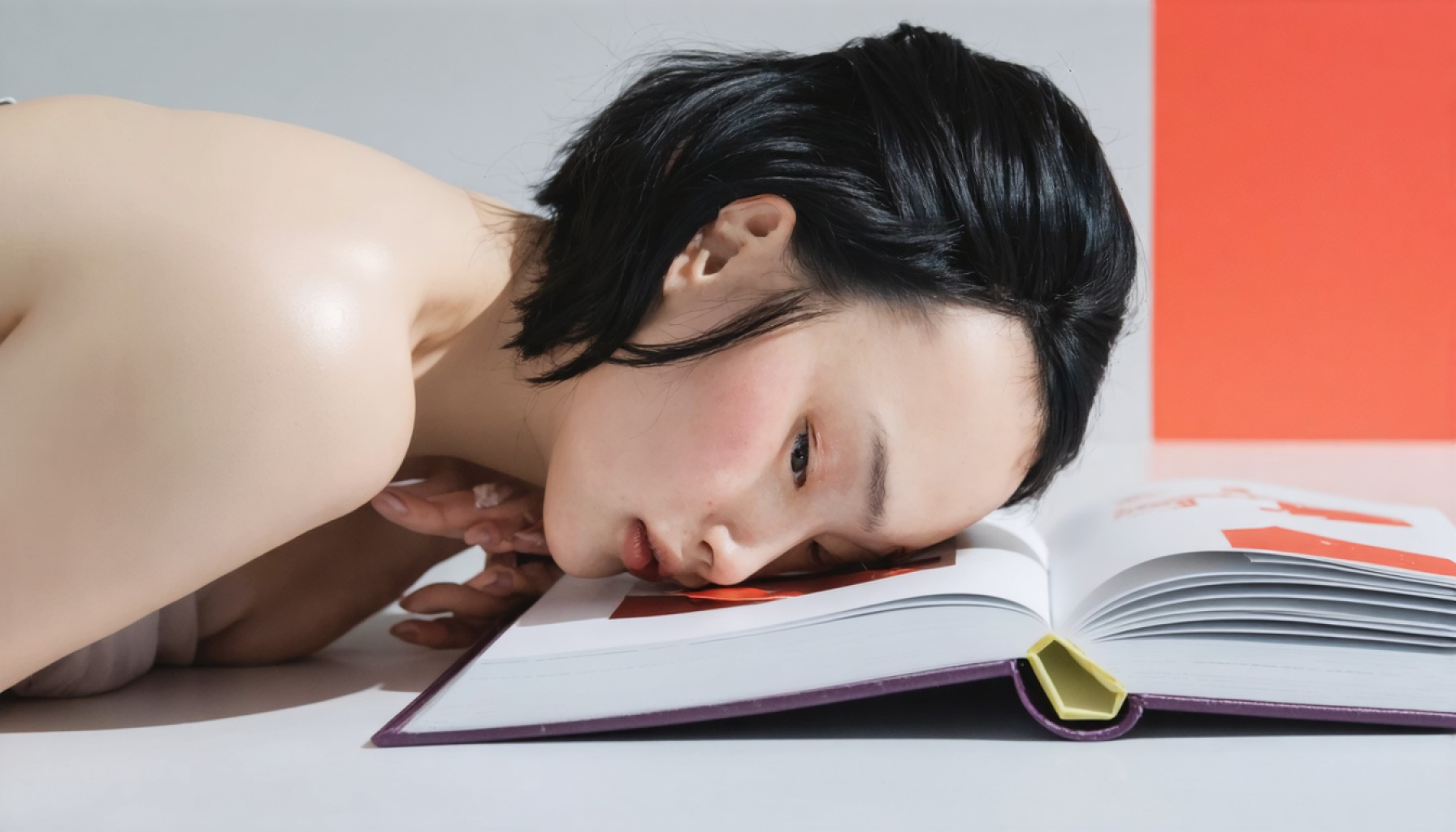 Le photobook Briser les frontières : “flos” de Maki Goto fait sensation au Japon